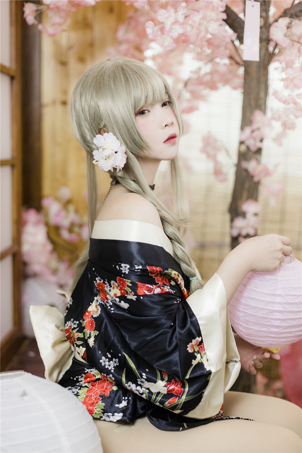 黑料不打烊盛传：夜市摊上，路人偶遇某男星与女伴挑选情侣饰品